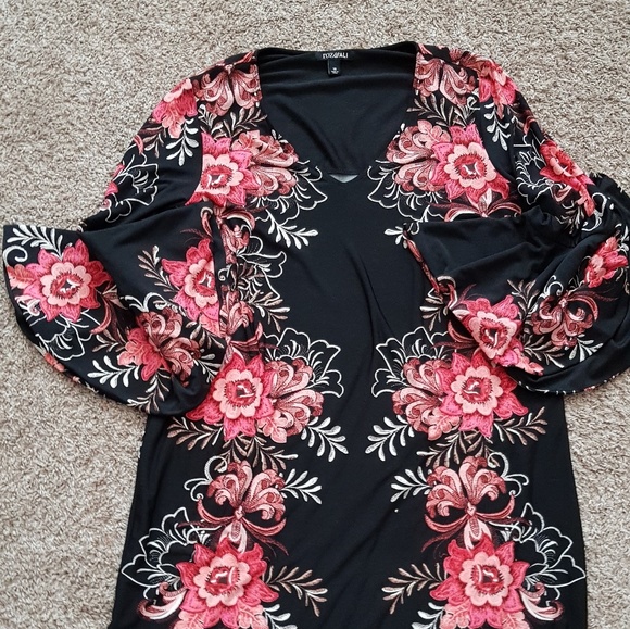 Roz & Ali Dresses & Skirts - PLUS SIZE Floral BELL-SLEEVE DRESS